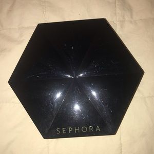 Sephora Geometricolor Makeup kit. Only used once.